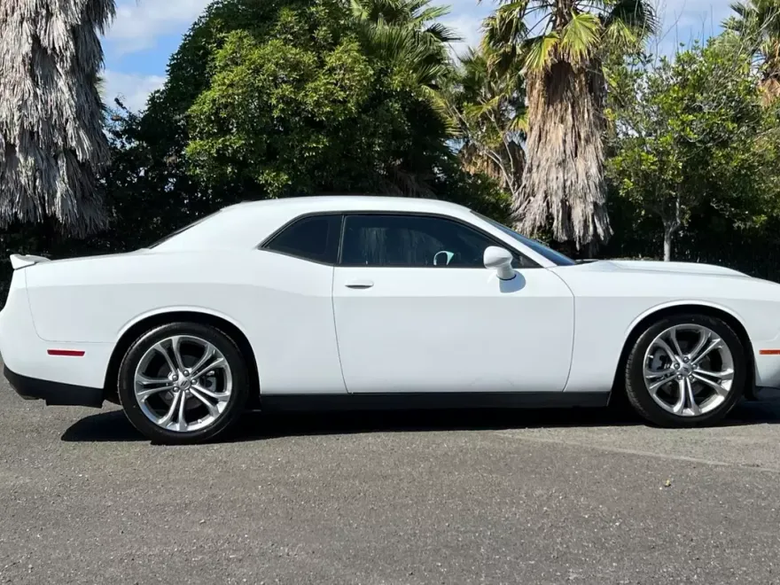 2022 Dodge Challenger R/T photo 1