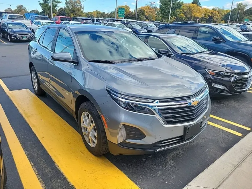 2023 Chevrolet Equinox LT photo 1