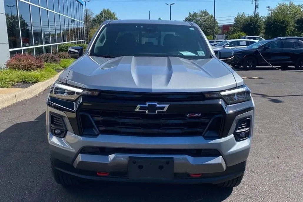 2024 Chevrolet Colorado Z71 photo 1
