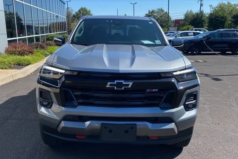 2024 Chevrolet Colorado Z71 photo 1