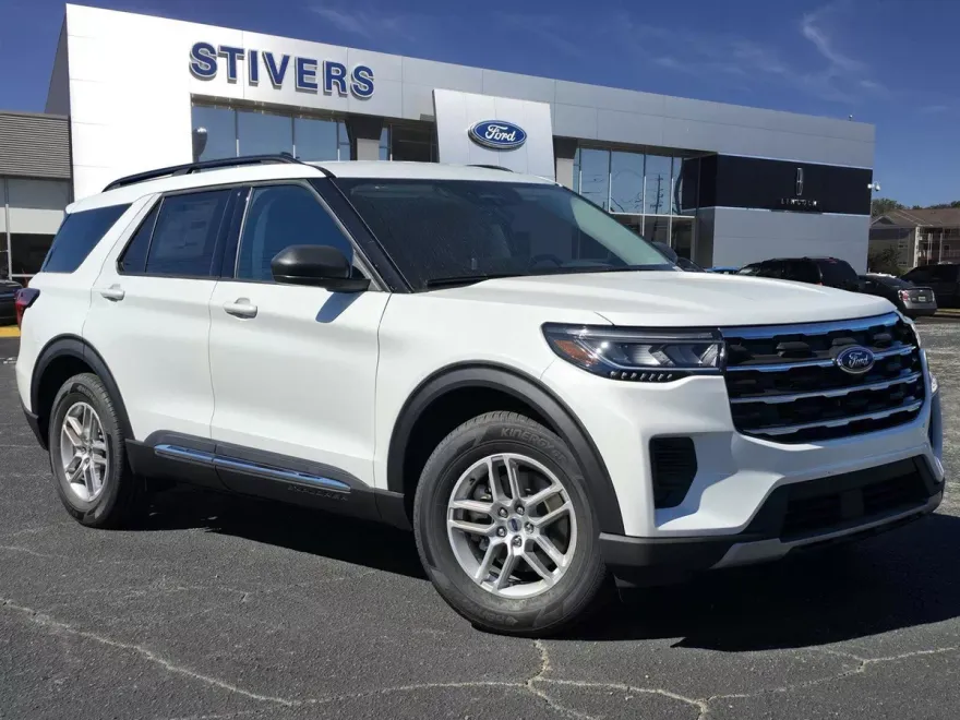 2025 Ford Explorer photo 1