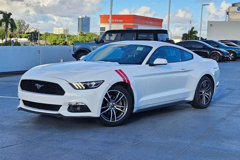 2017 Ford Mustang EcoBoost photo 1