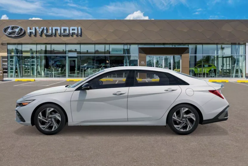 2025 Hyundai Elantra SEL Sport photo 1
