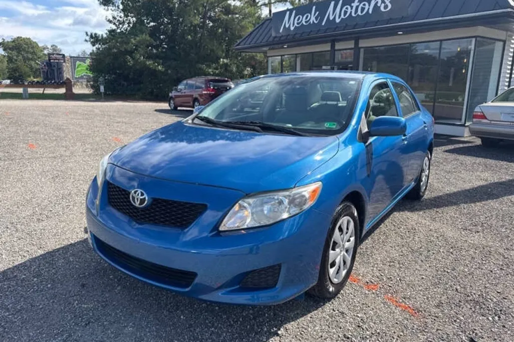 2010 Toyota Corolla LE photo 1