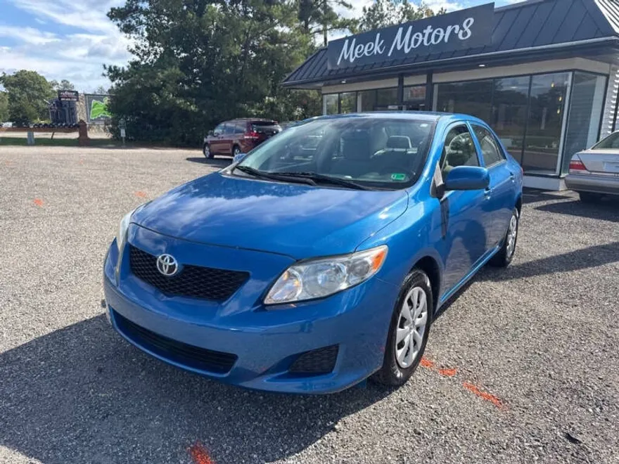 2010 Toyota Corolla LE photo 1