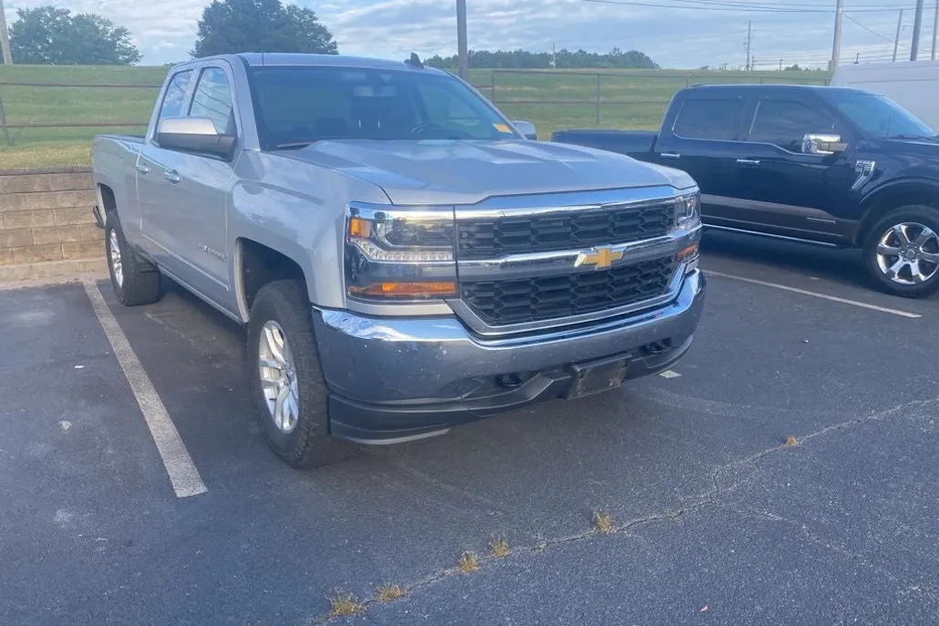2018 Chevrolet Silverado 1500 LT1 photo 1