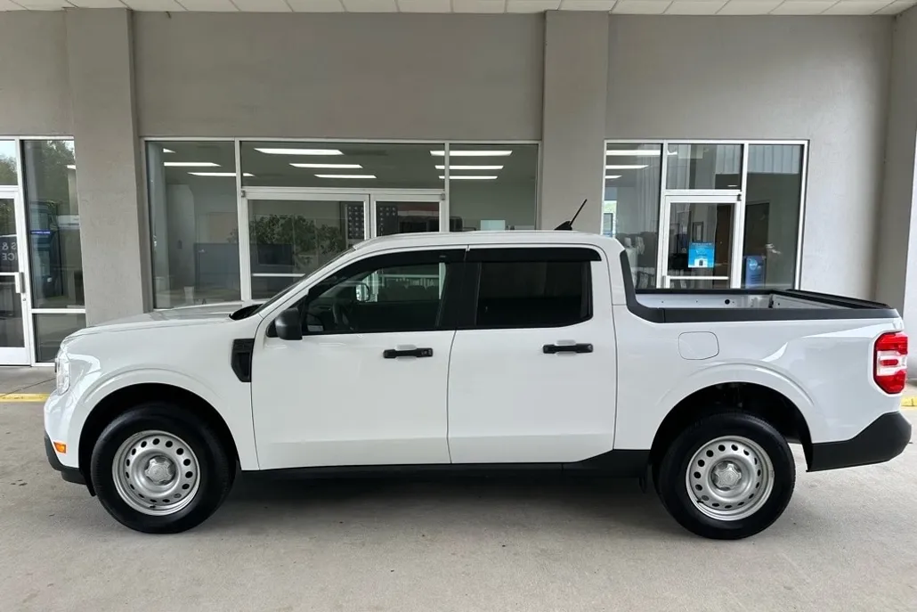 2024 Ford Maverick XL photo 1