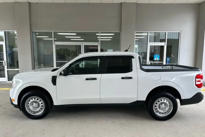 2024 Ford Maverick XL photo 1