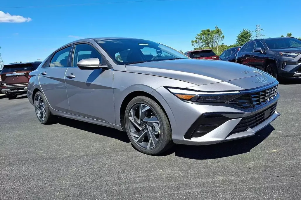 2025 Hyundai Elantra Limited photo 1