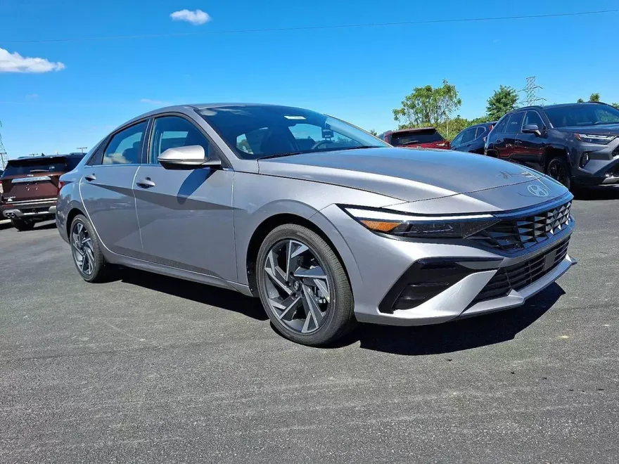 2025 Hyundai Elantra Limited photo 1