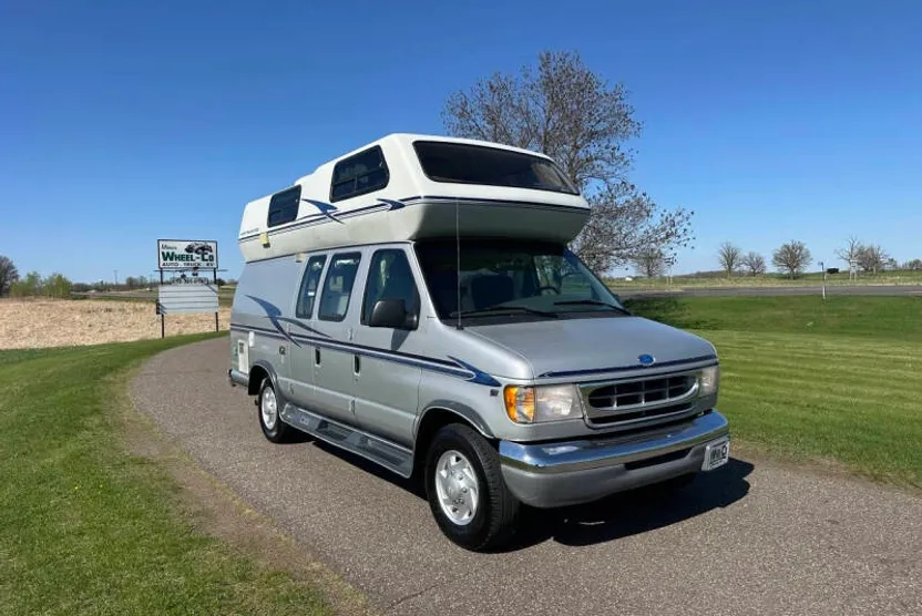 1997 Ford E-350 photo 1