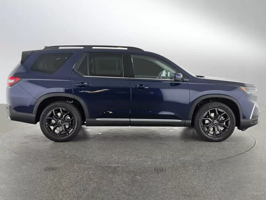 2025 Honda Pilot Touring photo 1