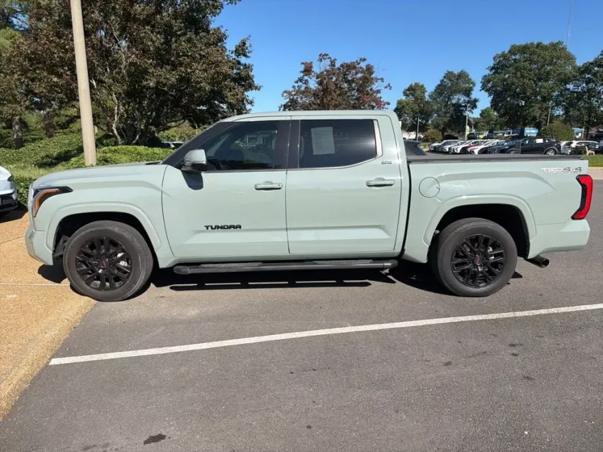 2022 Toyota Tundra SR5 photo 1