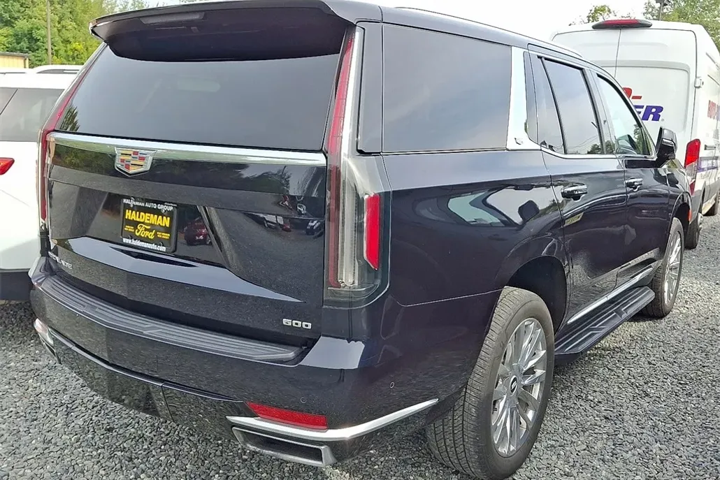 2022 Cadillac Escalade Premium Luxury photo 1