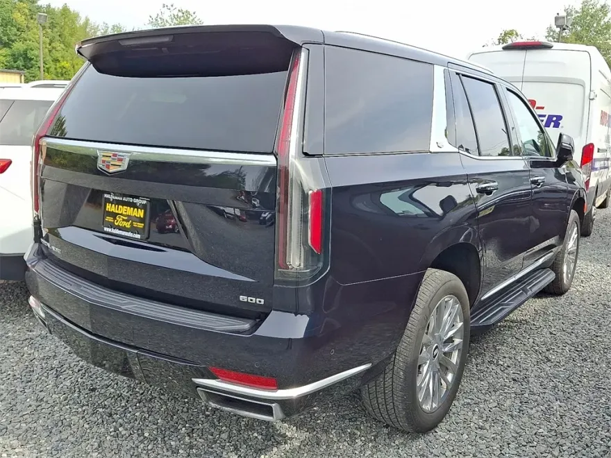 2022 Cadillac Escalade Premium Luxury photo 1