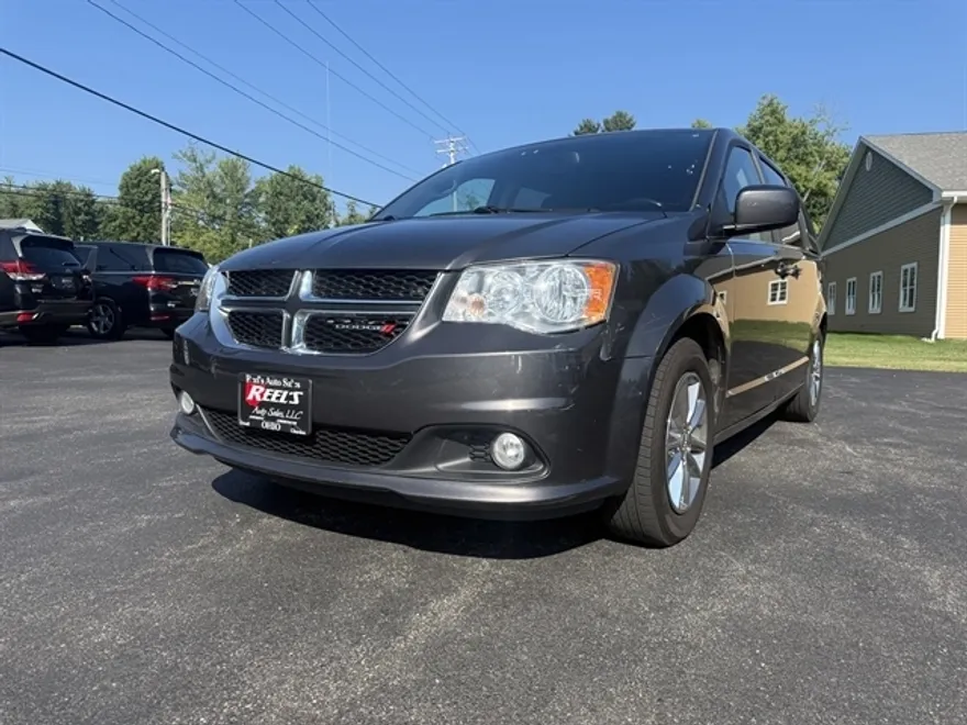 2019 Dodge Grand Caravan SXT photo 1