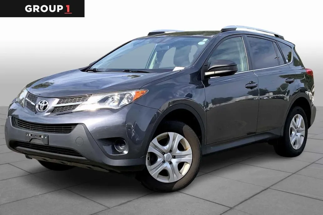2015 Toyota RAV4 LE photo 1