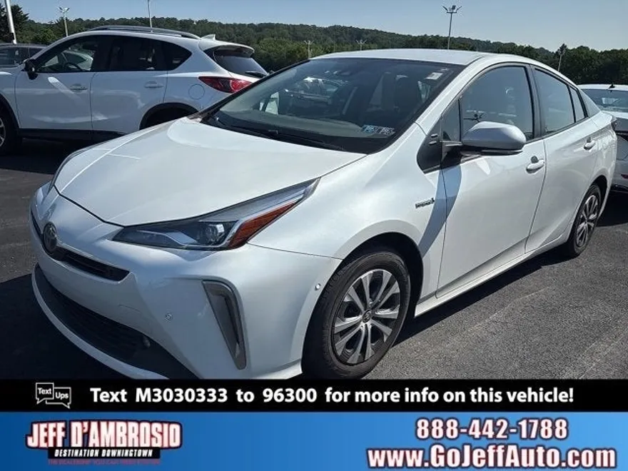 2021 Toyota Prius LE photo 1