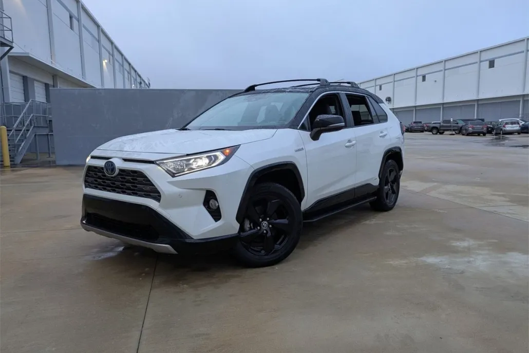 2020 Toyota RAV4 Hybrid XSE photo 1