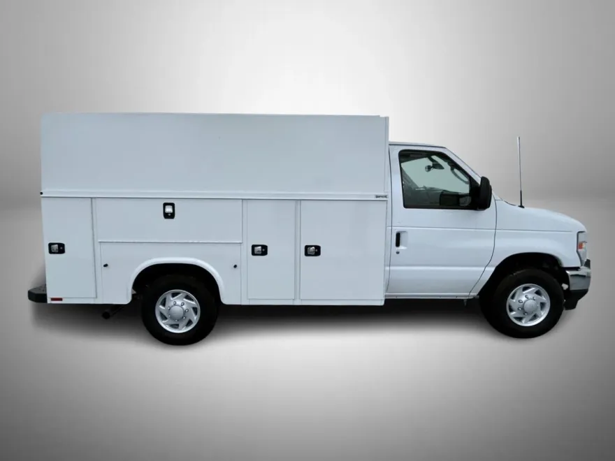 2026 Ford E-350 Base photo 1