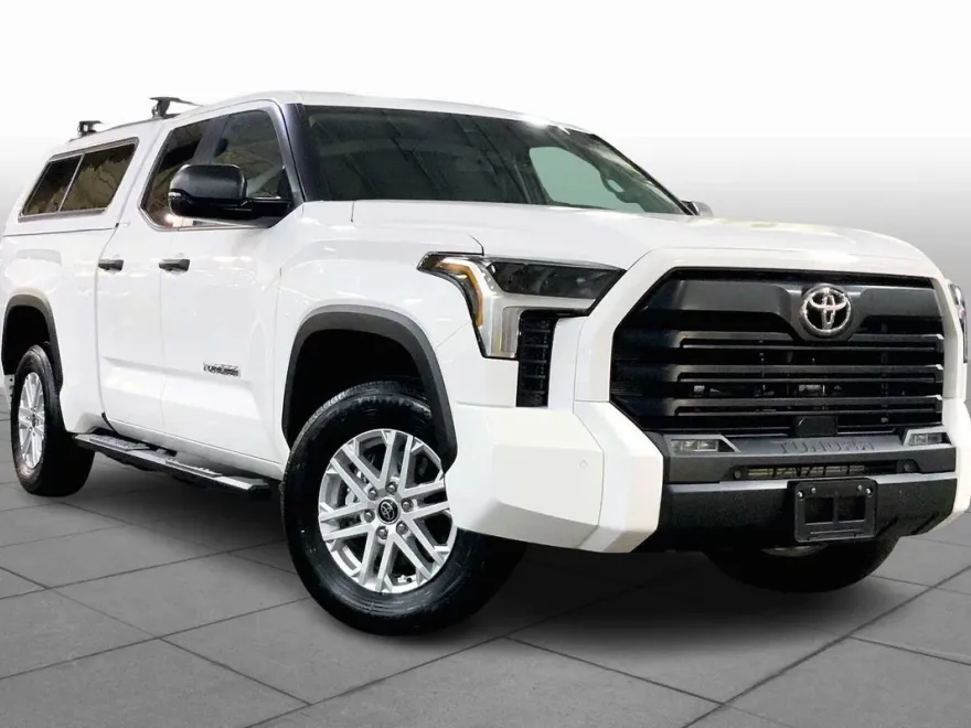 2024 Toyota Tundra SR5 photo 1