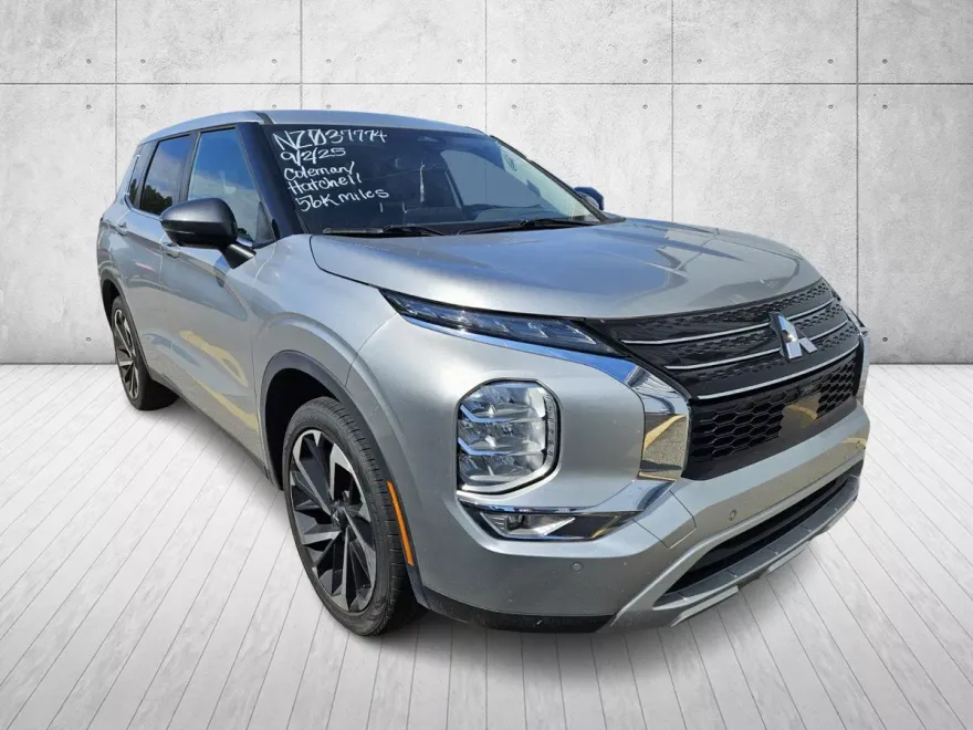 2022 Mitsubishi Outlander SE photo 1