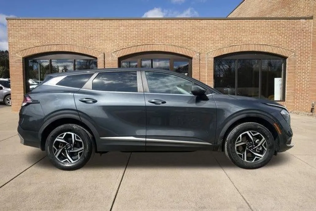 2023 Kia Sportage LX photo 1