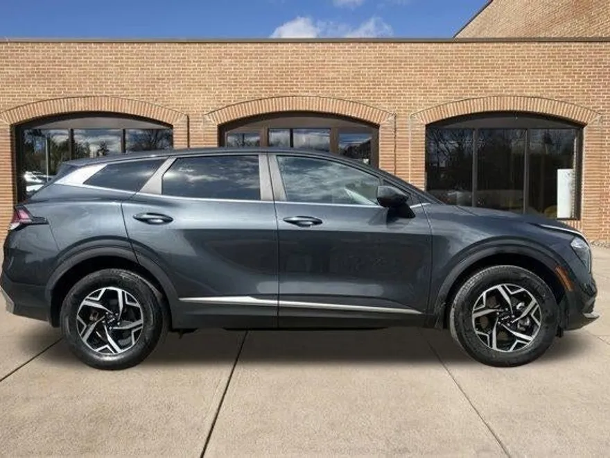 2023 Kia Sportage LX photo 1