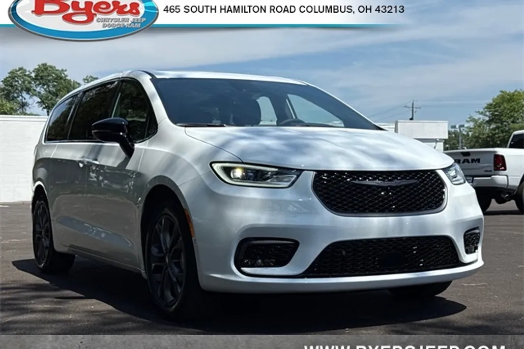 2026 Chrysler Pacifica photo 1