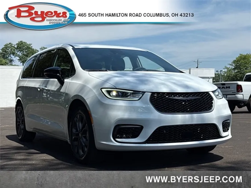2026 Chrysler Pacifica photo 1