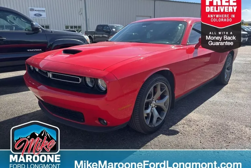 2017 Dodge Challenger SXT photo 1
