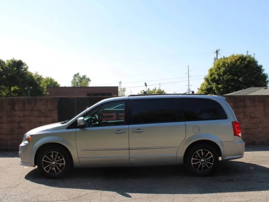2017 Dodge Grand Caravan GT photo 1
