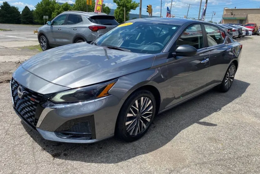 2024 Nissan Altima SV photo 1