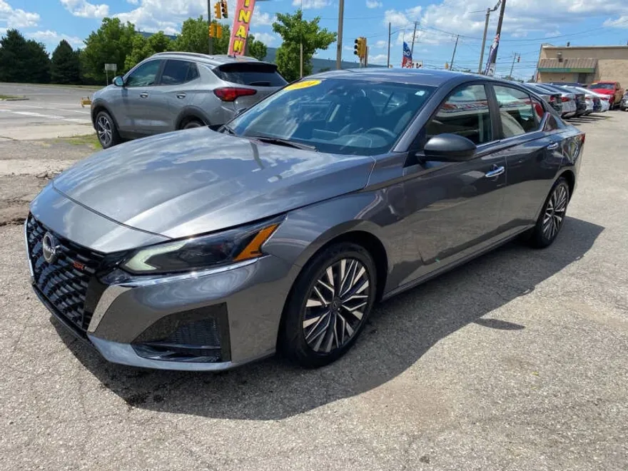 2024 Nissan Altima SV photo 1