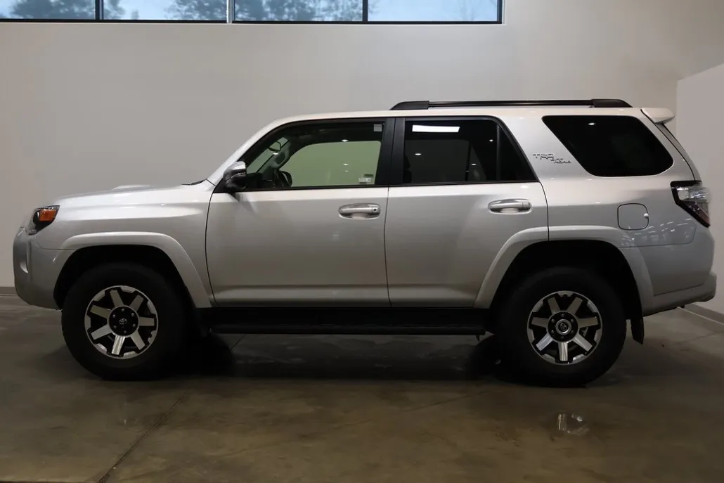 2024 Toyota 4Runner TRD Off-Road Premium photo 1