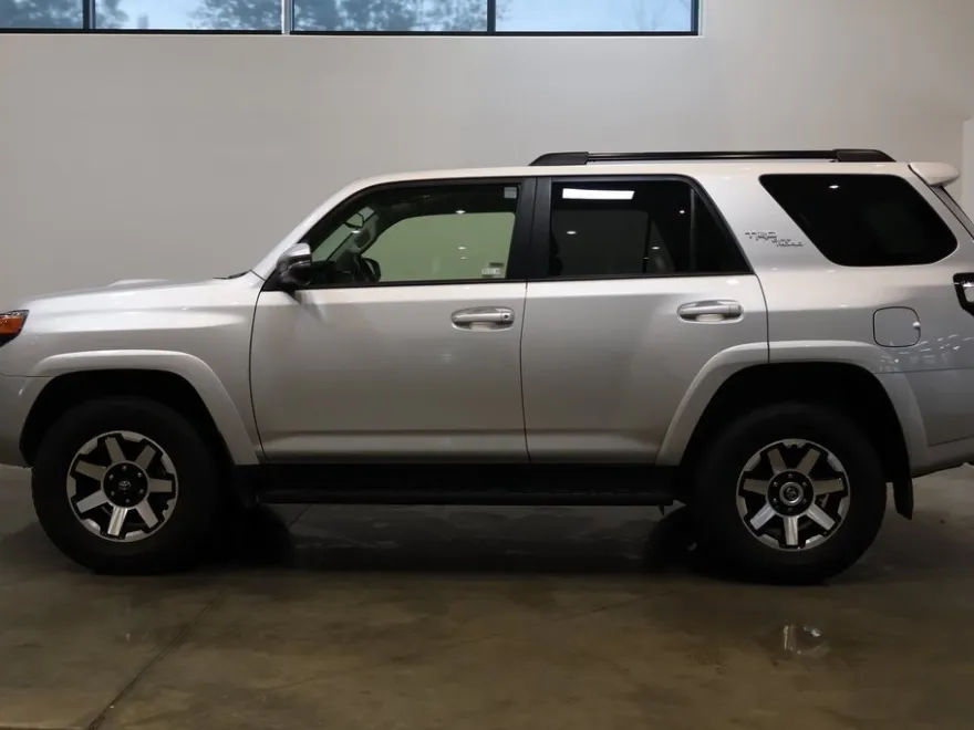 2024 Toyota 4Runner TRD Off-Road Premium photo 1