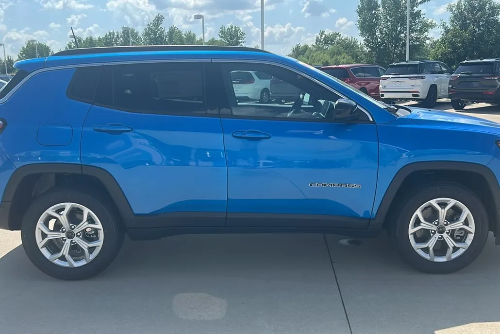 2025 Jeep Compass Latitude photo 1