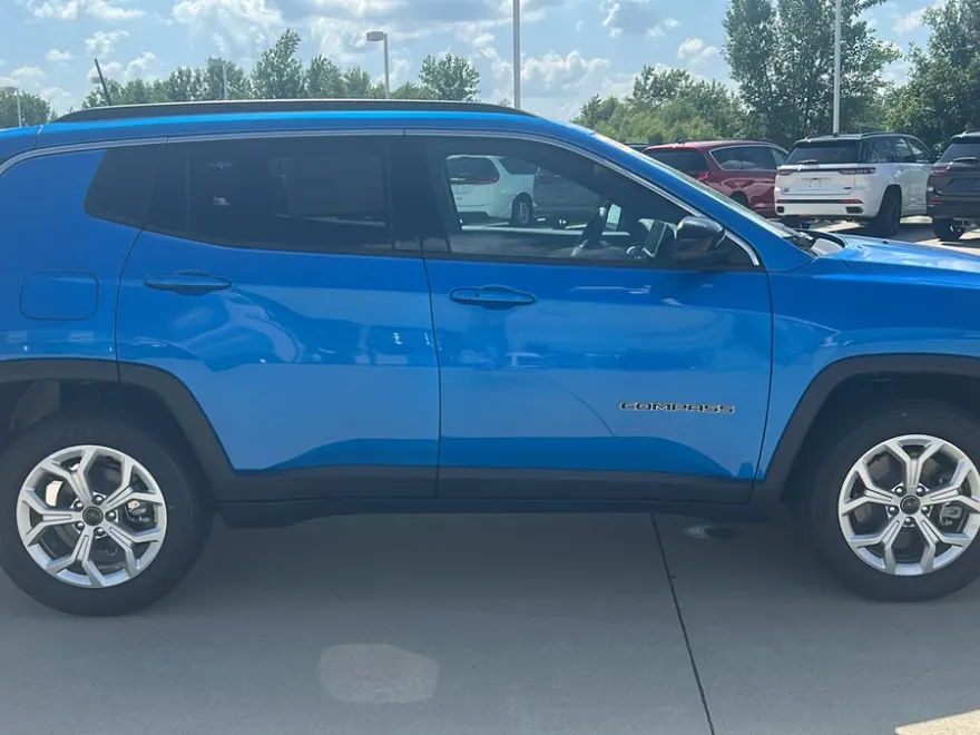 2025 Jeep Compass Latitude photo 1