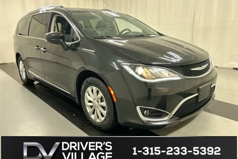 2018 Chrysler Pacifica Touring L photo 1