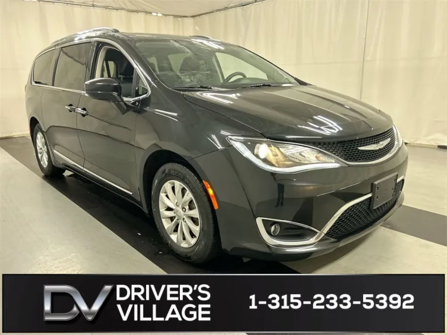 2018 Chrysler Pacifica Touring L photo 1