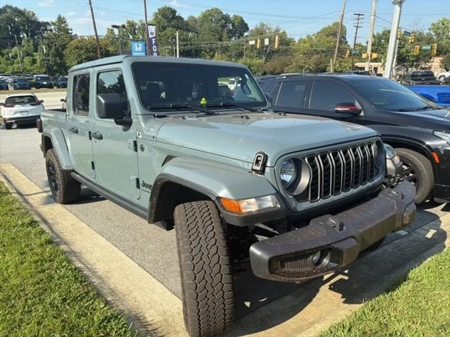 2024 Jeep Gladiator photo 1
