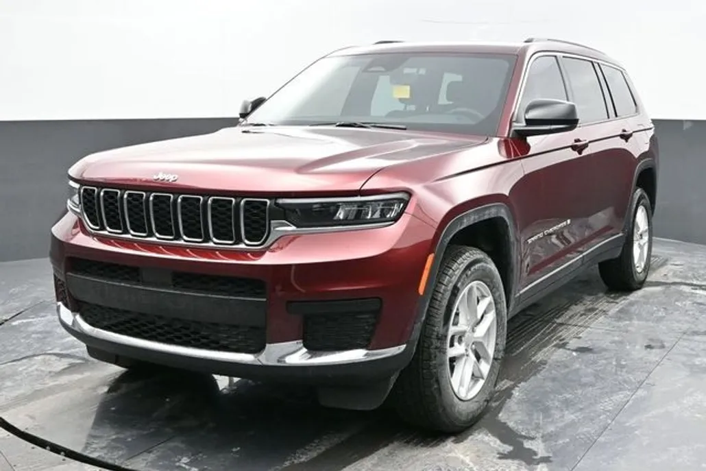 2025 Jeep Grand Cherokee Laredo photo 1