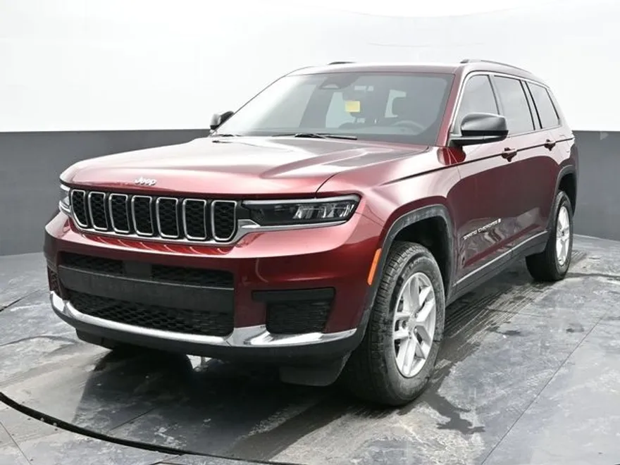 2025 Jeep Grand Cherokee Laredo photo 1