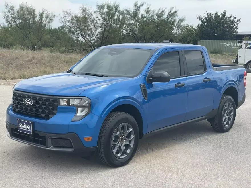 2025 Ford Maverick XLT photo 1