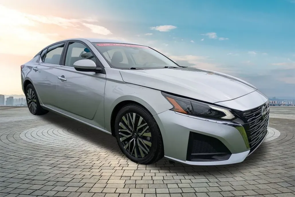 2023 Nissan Altima 2.5 SV photo 1