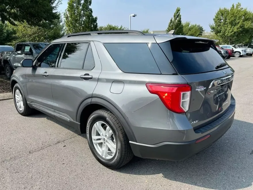 2022 Ford Explorer XLT photo 1