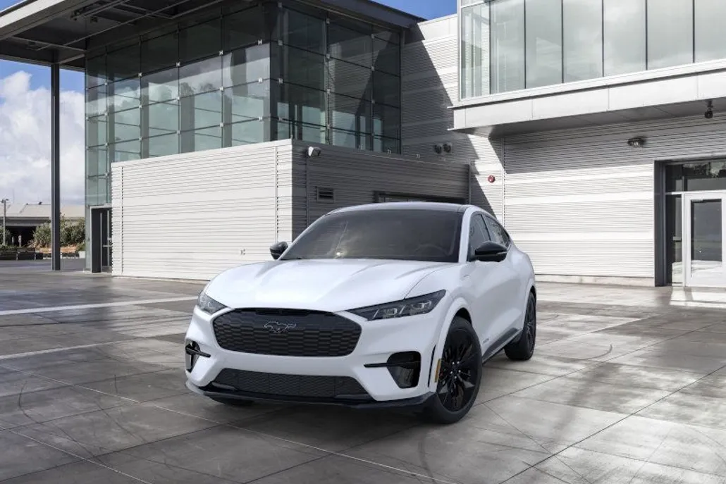 2025 Ford Mustang Mach-E GT photo 1