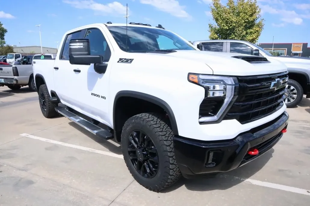 2026 Chevrolet Silverado 2500HD LT photo 1