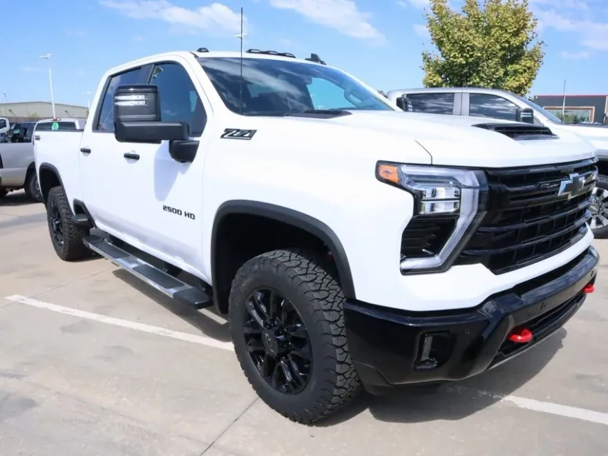 2026 Chevrolet Silverado 2500HD LT photo 1