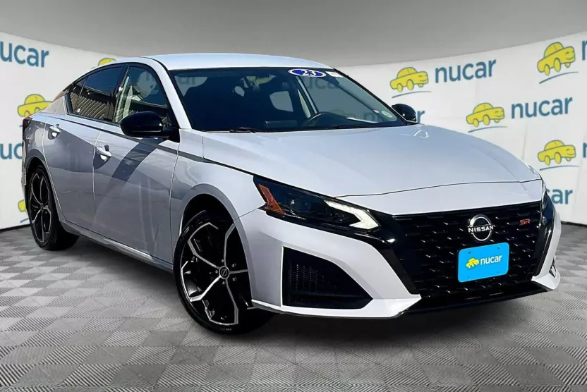 2023 Nissan Altima 2.5 SR photo 1